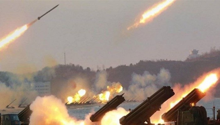 وابل صاروخي من جنوب لبنان يهز تل أبيب.. صفارات الإنذار تدوي وانفجارات عنيفة في قلب إسرائيل