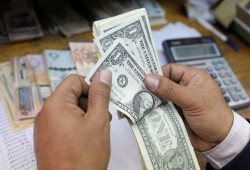 الاستيراد تحت الحصار المصرفي.. البنوك ترفع الكلفة بحجة الدولار وأزمة السيولة