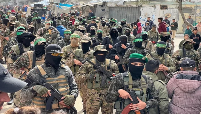 صور || تتكون من خمس مراحل.. تعرف على خطة نزع السلاح في غزة التي سلمها ميلادينوف لحماس