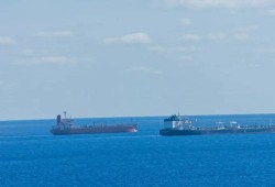 إحصاءات دولية: انخفاض مرور سفن النفط بنسبة 95% بمضيق هرمز وصعود «أسطول الظل»