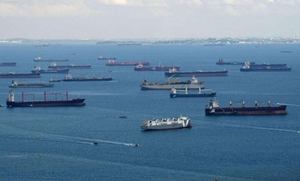 أكثر من 350 ناقلة نفط عالقة بانتظار الضوء الأخضر الإيراني بمضيق هرمز