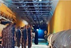 مشاهد للصلاة داخل مدينة صاروخية عملاقة تحت الأرض في إيران