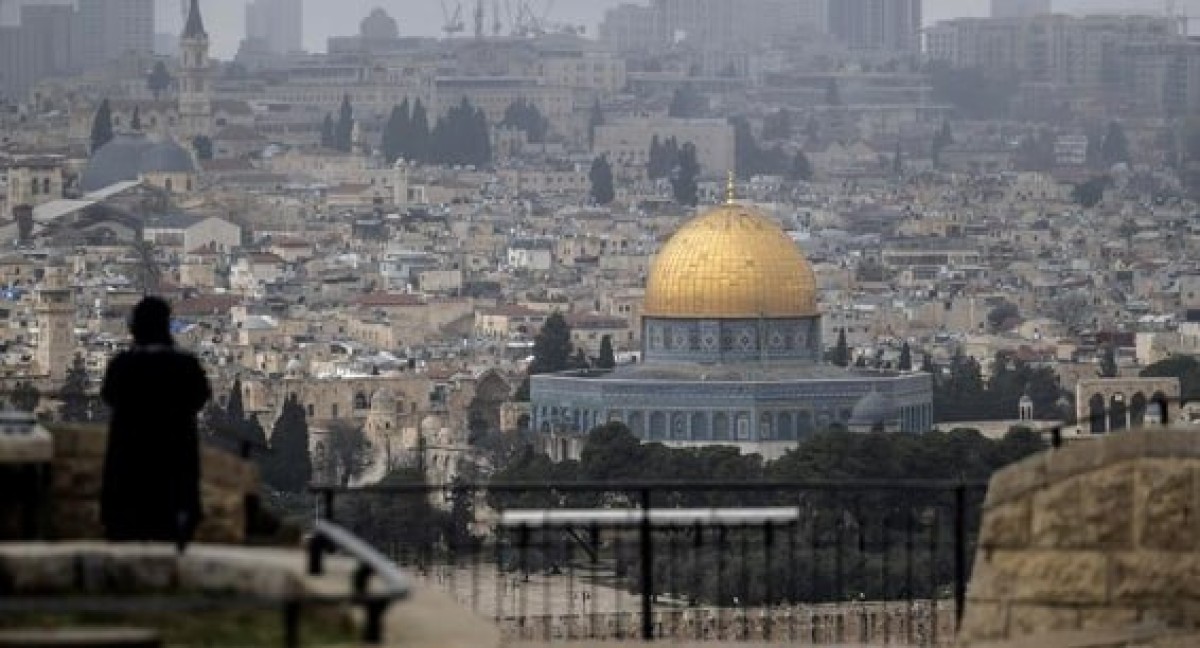 صواريخ إيران تضرب الإمارات وتحذيرات بإخلاء الخليج من الأمريكان