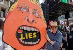 ميدل إيست آي || كيف أصبح نظام ترامب أسير أكاذيبه: مسرحية القوة في الإدارة والسياسة الخارجية