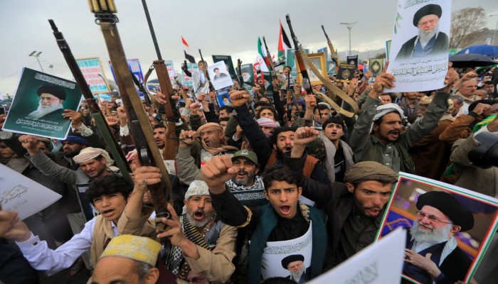 دلالات انضمام الحوثيين إلى حرب إيران.. يفتح جبهة باب المندب ويزيد كلفة المواجهة على إسرائيل وأميركا
