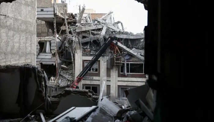 انفجارات في إيران ورصد صواريخ بسماء إسرائيل مطلع الشهر الثاني للحرب