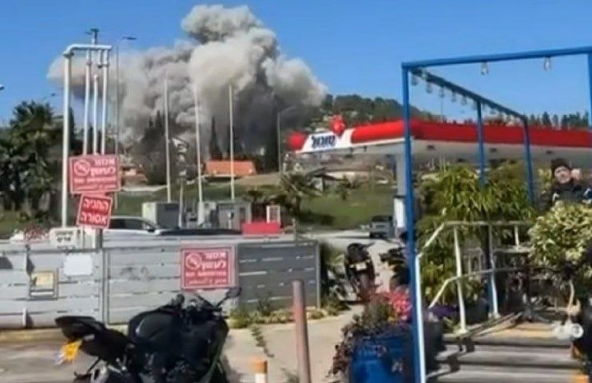 بالفيديو: إصابة 11 إسرائيليًا جراء سقوط صاروخ إيراني في "بيت شيمش"