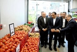 شاهد|| صرخات المصريين ضد تصريحات مدبولي عن الطماطم بـ15 جنيه: مفيش أقل من 50 جنيه للكيلو كفاية كذب!!