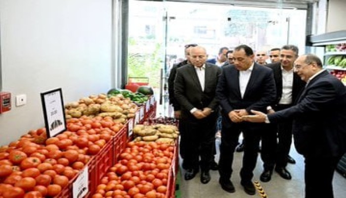 شاهد|| صرخات المصريين ضد تصريحات مدبولي عن الطماطم بـ15 جنيه: مفيش أقل من 50 جنيه للكيلو كفاية كذب!!