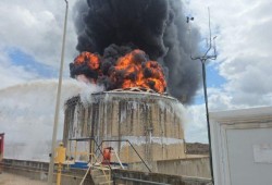 شاهد|| ماذا فعلت صواريخ إيران وحزب الله في مصفاة حيفا للنفط بالأراضي المحتلة