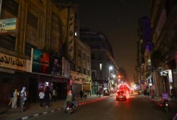 قرارات الغلق المبكر في مصر بين حجة خفض استهلاك الطاقة وتراجع النشاط التجاري وشكاوى المواطنين