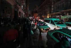 أسوشيتد برس || إغلاق مبكر يهزّ حياة القاهرة الليلية مع قفزة أسعار الوقود بفعل الحرب