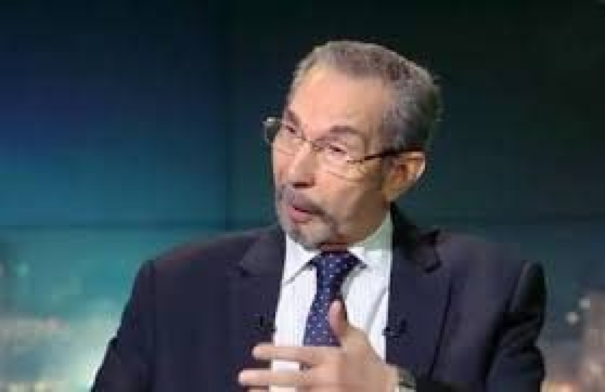 بعد صعوده بالعقود الآجلة إلى 60 جنيها..الخبراء يكشفون: كيف دفعت قروض السيسي الجنيه إلى حافة جديدة؟