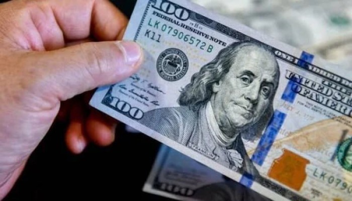 دولار العقود يقفز لـ 64 جنيهًا وقناة السويس تنزف والحكومة تترك الجنيه تحت النار