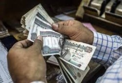 بعد رفعه إلى 8 آلاف جنيه.. الحد الأدنى للأجور زيادة وهمية لا قيمة لها فعليًا 