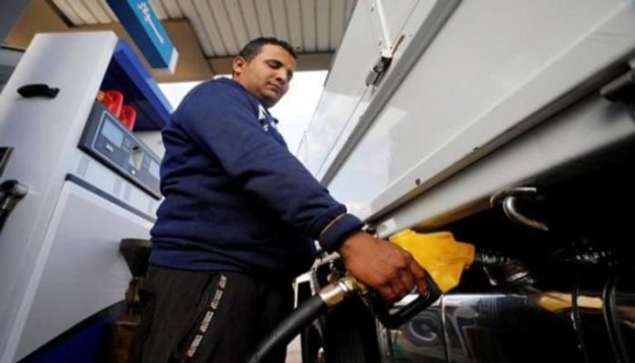 سيناريو ما قبل الكارثة.. الحكومة تروّض الغضب بشائعة رفع البنزين ثم تفرض الزيادة بعد هدوء الشارع!