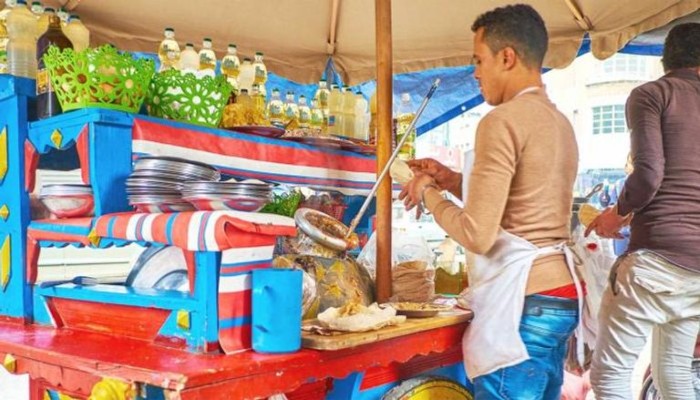 نيو لاينز || آثار الحرب ظهرت في ساندويتش الفول بمصر.. وتكلفة الإغلاق المبكر أكبر من وفورات الوقود