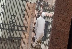 بسبب شعوره بالظلم.. سائق ينهي حياته "شنقًا" أمام القومسيون الطبي بدمياط