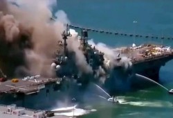 إيران تعلن ضرب حاملة طائرات أمريكية وتهدد بإغلاق مضيق هرمز