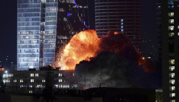 إعلام عبري: انفجارات كبيرة تهز تل أبيب والضفة الغربية (فيديو)