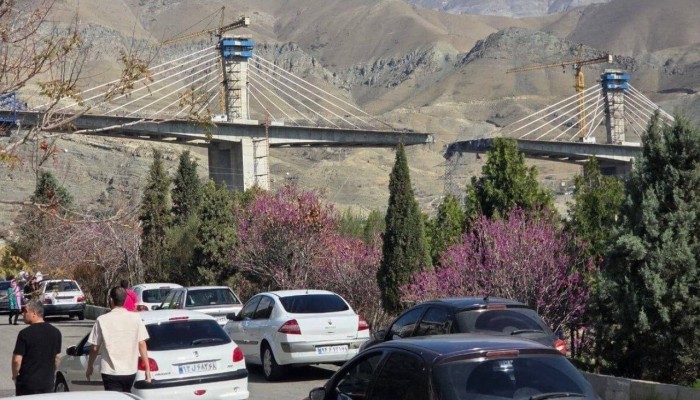 قصف أمريكي يهدم جسرًا رئيسيًا بإيران وسط ترحاب كبير من ترامب يثير الغضب العالمي (فيديو)