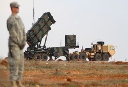 أمريكا تواجه استنزاف لصواريخ الدفاع الجوي وتبحث عن بدائل رخيصة لمواجهة مسيرات إيران