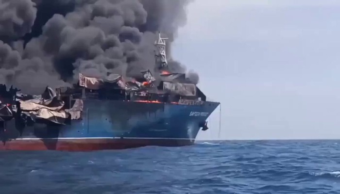 إيران تقصف سفينة مرتبطة بالاحتلال الإسرائيلي في مضيق هرمز