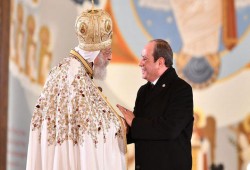 البابا تواضروس يستجيب لتوظيف السيسي للكنيسة في احتواء غضب المسيحيين من ضغط الغلاء ويطابهم بترشيد الطاقة