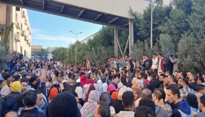 أزمة عمال تي اند سي بالعبور تُعرّي الدولة أمام ملف الفصل التعسفي والحد الأدنى للأجور والرقابة على بيئة العمل