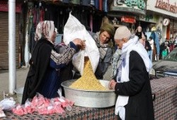 حظر عمل النساء المصريات في الخليج يشعل جدلاً واسعًا