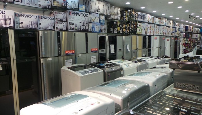 شاهد|| رئيس شعبة الأجهزة الكهربائية يحمل المواطن مسؤولية الغلاء ويفجر غضبًا واسعًا بين النشطاء