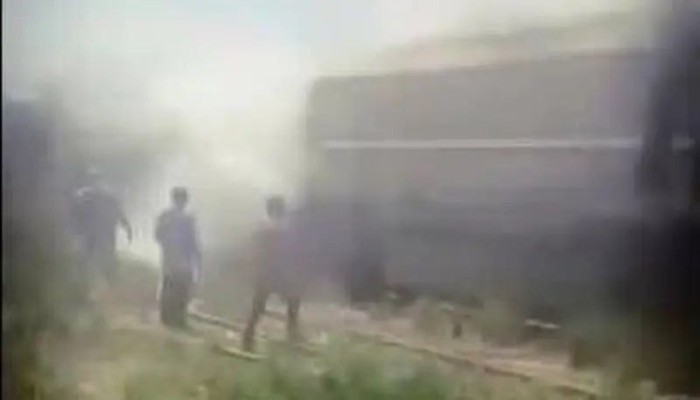 بالفيديو|| اندلاع حريق داخل قطار بالجيزة وفوضى بين الركاب