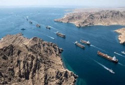 إيران تضغط لوقف النار في لبنان عبر إبطاء الملاحة في مضيق هرمز