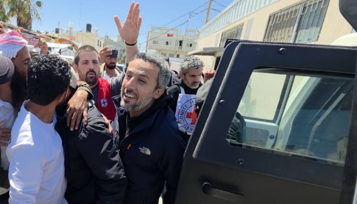 بالصور: الإفراج عن 14 أسيرًا من سجون الاحتلال