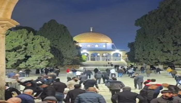 تكبيرات وسجود بالأقصى بعد 40 يوما من الإغلاق.. مشاهد تفيض بالمشاعر