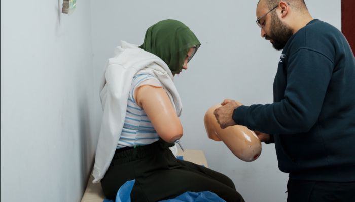 الجارديان|| جرحى ومهجَّرون: مئات مبتوري الأطراف من غزة عالقون في مصر