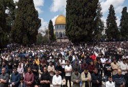 بالفيديو.. الأقصى يستقبل 100 ألف مصلٍ في أول جمعة عقب إغلاق دام 40 يوماً