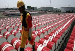 تراجع النفط عالميًا لا يهبط بالأسعار في مصر..حكومة الانقلاب تتمسك بزيادة الأسعار وتخفيض فاتورة الدعم وتقطع أي انفراجة للمستهلك