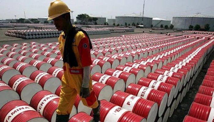 تراجع النفط عالميًا لا يهبط بالأسعار في مصر..حكومة الانقلاب تتمسك بزيادة الأسعار وتخفيض فاتورة الدعم وتقطع أي انفراجة للمستهلك