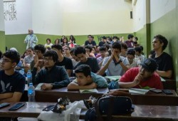 الدروس الخصوصية الرقمية في مصر بين سوق موازية تستنزف الأسر ومدرسة تتراجع ودولة آخر ما تفكر به هو التعليم