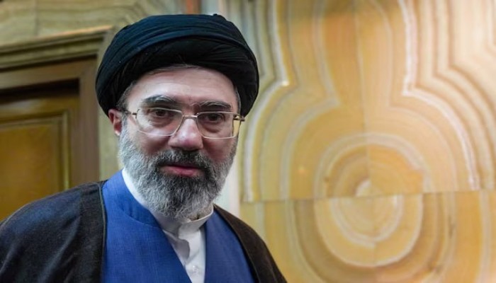إصابات مجتبى خامنئي وصمته العلني يكشفان أزمة حكم في طهران ومفاوضات مرتبكة في إسلام أباد