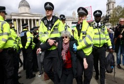 بالفيديو: اعتقال أكثر من 200 متظاهر في لندن خلال احتجاجات ضد حظر "فلسطين أكشن"