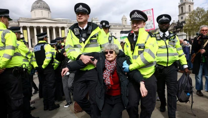بالفيديو: اعتقال أكثر من 200 متظاهر في لندن خلال احتجاجات ضد حظر "فلسطين أكشن"