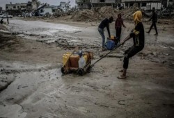 فيديو || انهيار قطاع النقل في غزة يدفع السكان لابتكار منظومة بديلة ويعيد رسم خريطة الحياة اليومية