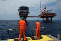 تراجع إنتاج حقل «ظهر» يضع شركة «إيني» الإيطالية أمام اختبار صعب