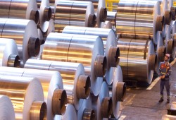 الألومنيوم يقفز 40 ألف جنيه للطن خلال شهر واحد ويشعل الأسواق