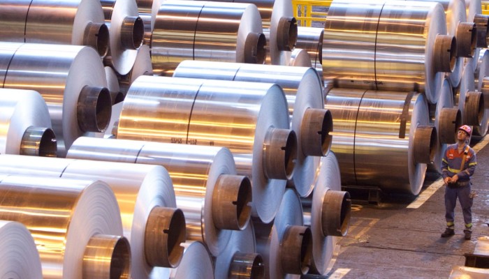 الألومنيوم يقفز 40 ألف جنيه للطن خلال شهر واحد ويشعل الأسواق