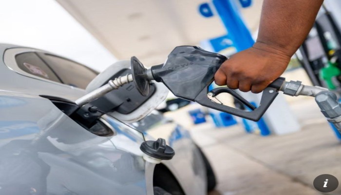 الجارديان || زيادة دولار واحد ستكون مؤلمة.. قراء أمريكيون يكشفون كلفة ارتفاع أسعار الوقود