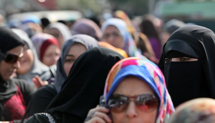 لحظره في الأماكن العامة.. إعلاميو الانقلاب يقودون حملة هجوم ضد النقاب 