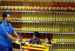 زيوت الطعام تشعل الأسواق.. قفزات سعرية تضرب السلع الأساسية وتثقل كاهل المواطنين